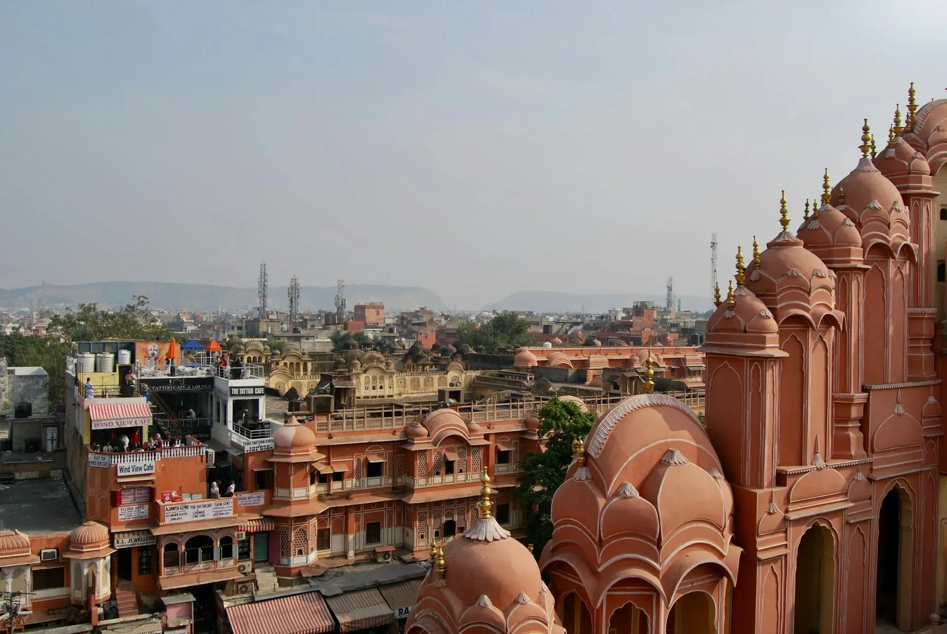 Delhi to Jaipur road trip passing through Jaipur near Hawa Mahal.
